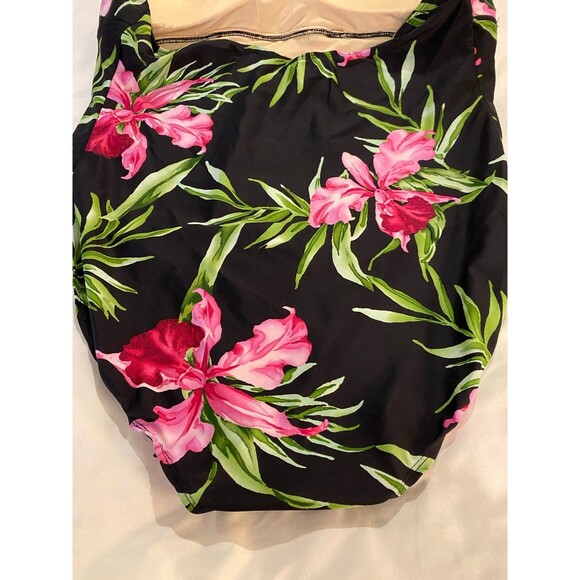 White Stag Halter Swimsuit Womens One Piece Size 3X 22W to 24W Pool Swimwear - Picture 10 of 10